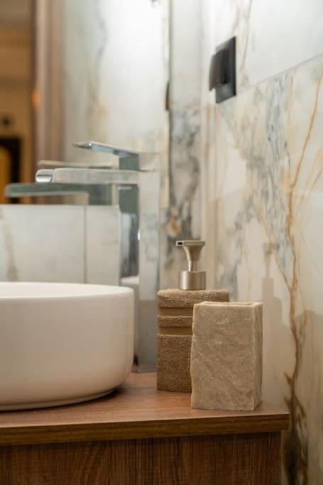 Dema Luxury Suites - Perikleous E6 Atenas Exterior foto