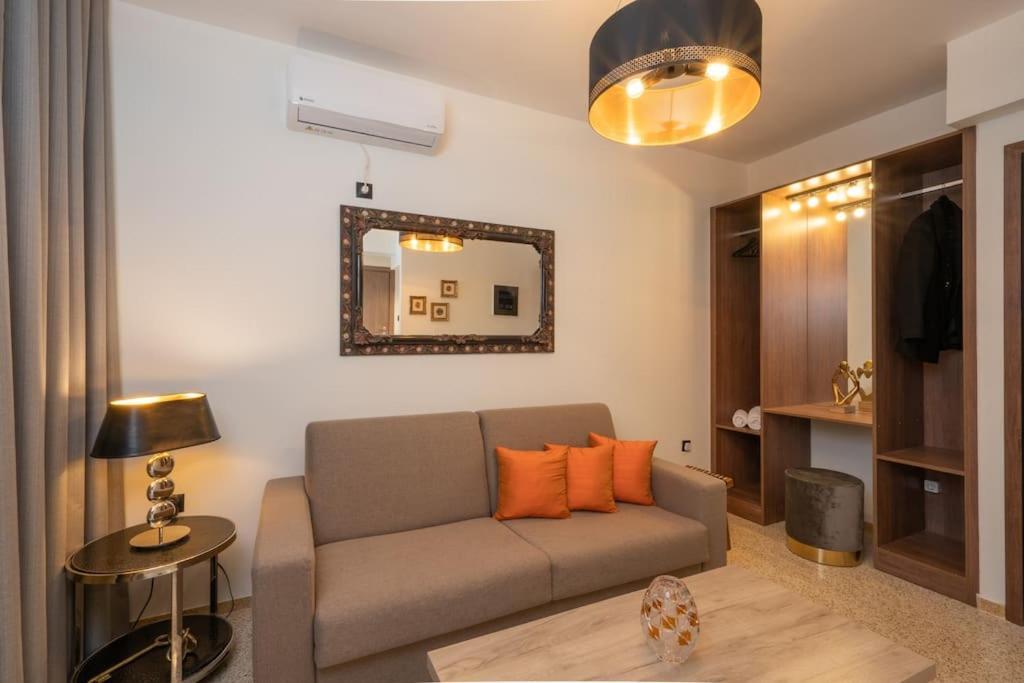 Dema Luxury Suites - Perikleous E6 Atenas Exterior foto